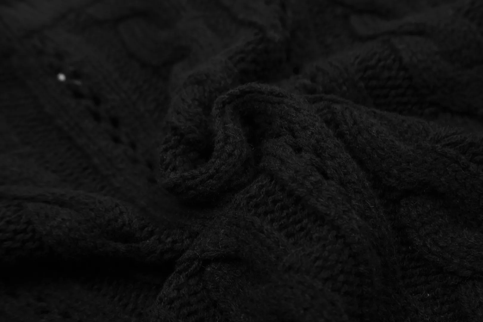 vivienne west wood West Queen Vivian Saturn New Retro "Unisex" Hollow Knitted Sweater Wool Round Neck 2024 Spring New Size: S -M- L Color: Apricot Black